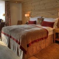 Le Petit Cervin Hotel เซอร์แมท ภายนอก รูปภาพ A bed